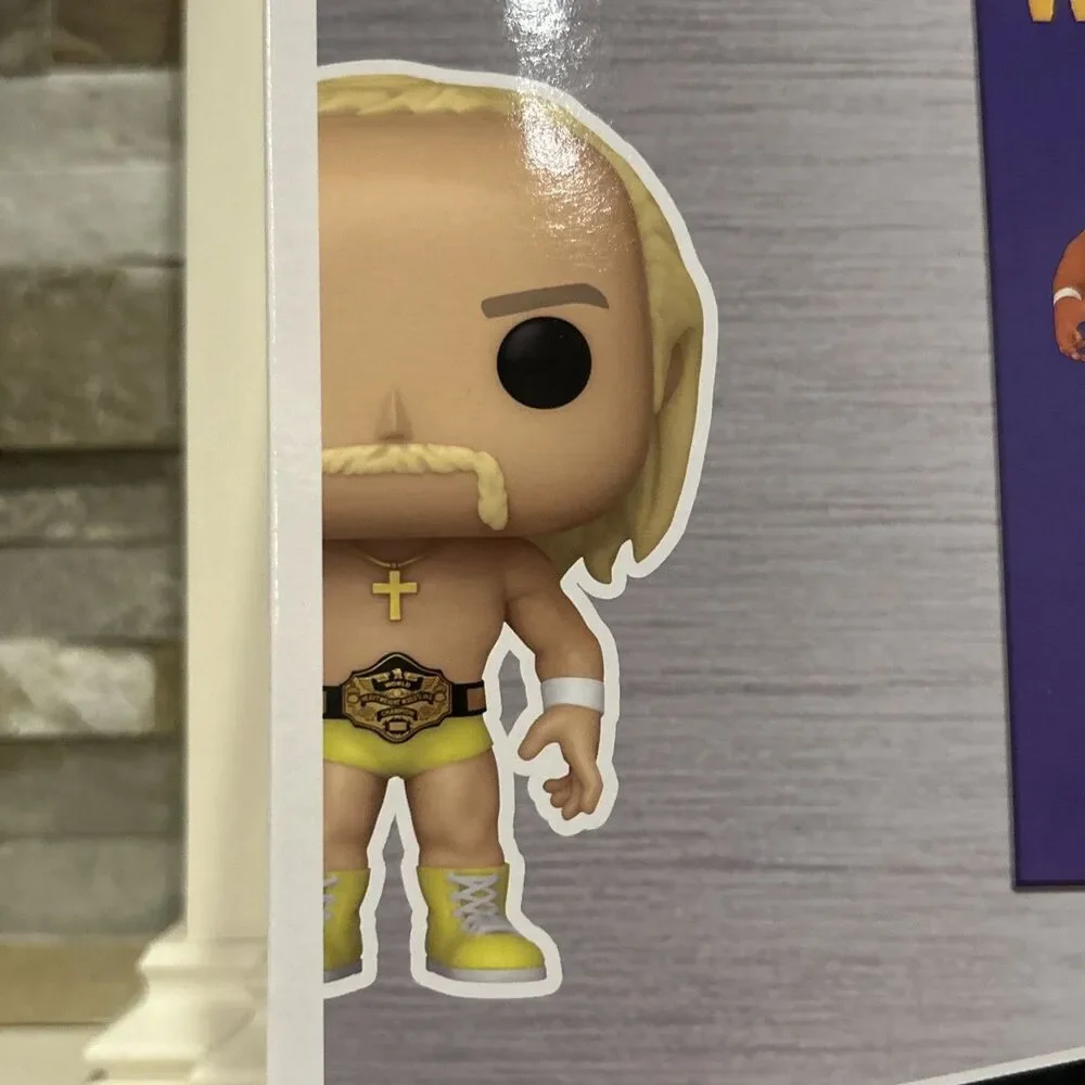 Funko Pop! Slam Cover with Case: WWE - Hulk Hogan - Target (Exclusive) #4 - READ